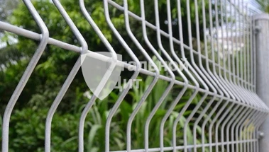 Белый забор из Сетки Gitter для садового участка